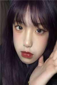 穿成炮灰女主后引诱了疯批暴君的
